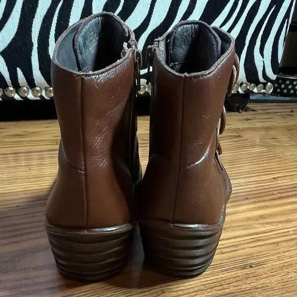Bionica Brown Woman’s Wedge Buckle Bootie Sz - Picture 3 of 8